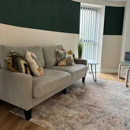 Apartment Stylish Retreat In Leeds *