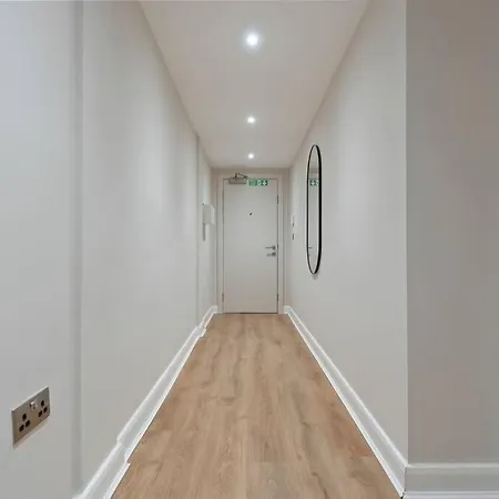 Apartment Stylish Retreat In Leeds