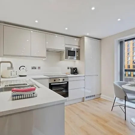 Apartment Stylish Retreat In Leeds *